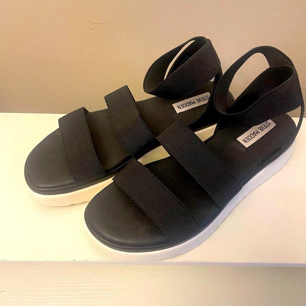 Steve Madden strappy sandal- Size 8